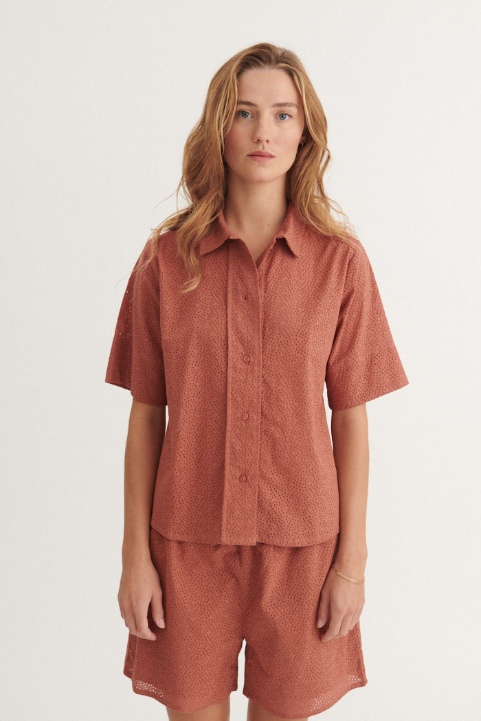 Basic Apparel Lotus SS Shirt Skjorter 780 cedar wood